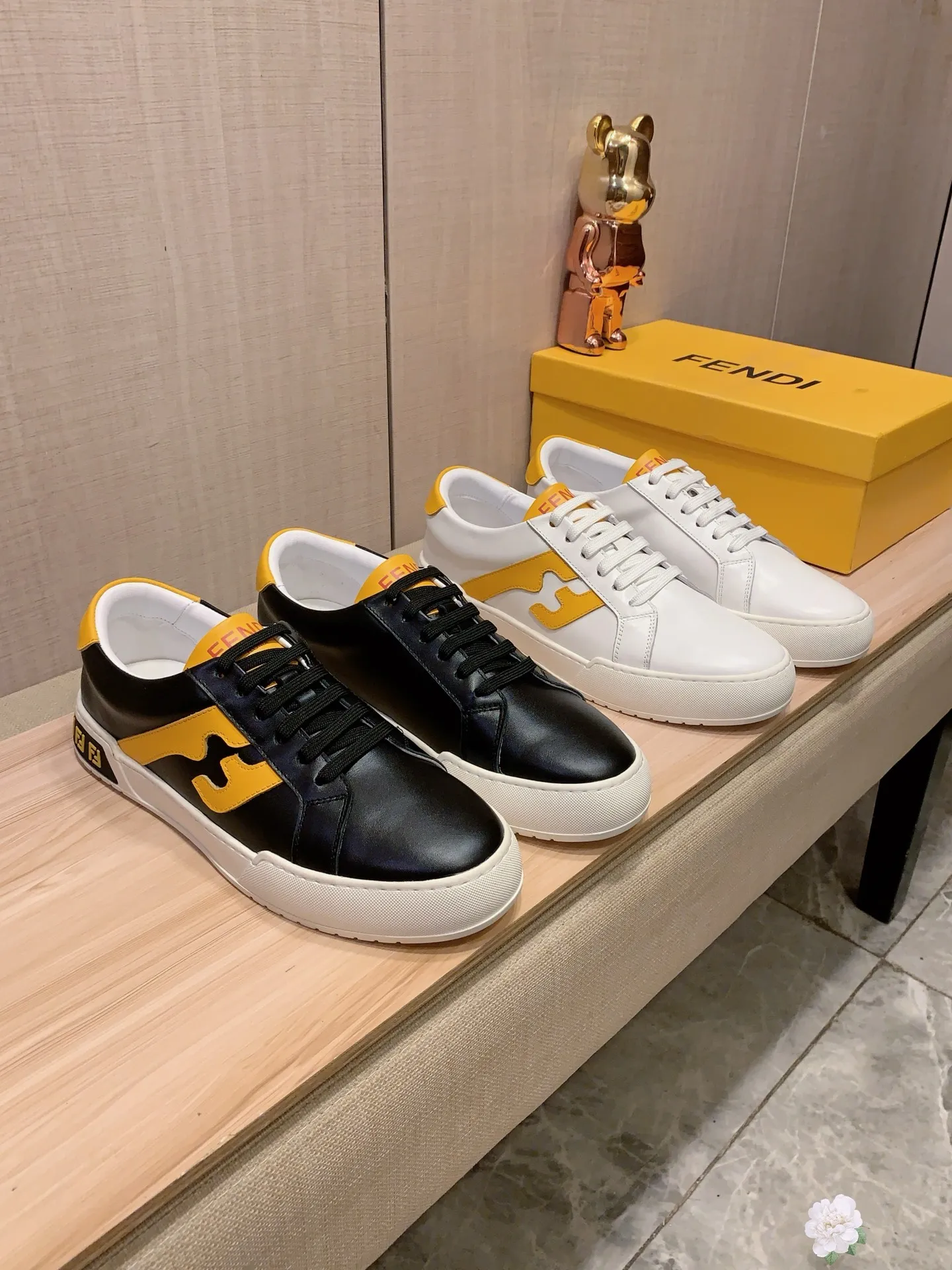 Men's Men's Shoes💰442💰💰🎩🎩[Lightning][Lightning] "FENDI*" The latest and most popular casual shoes, top brand [Seduce] luxury~purchase, top~quality. [Strong] The upper is made of imported breathable cowhide material ➕ breathable sheepskin feet (•) with fine workmanship. The original stylish and stylish soft rubber wear-resistant and non-slip outsole is light and comfortable on the feet. The real thing looks better when taken in real life. 226: code: 38-44, white and black selected